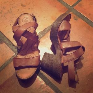 Born size 8 platform sandals